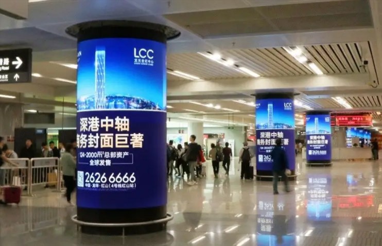 杭州東站地下廣場圓形廣告柱